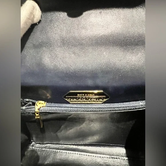 🧿💙 Givenchy Top handle handbag 🧿💙 - Picture 13 of 17